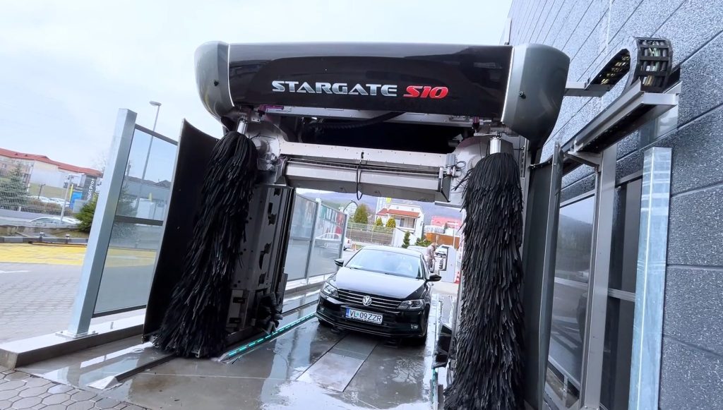 Aquarama Stargate S10 portal automat cu perii instalat la Ramnicu Valcea